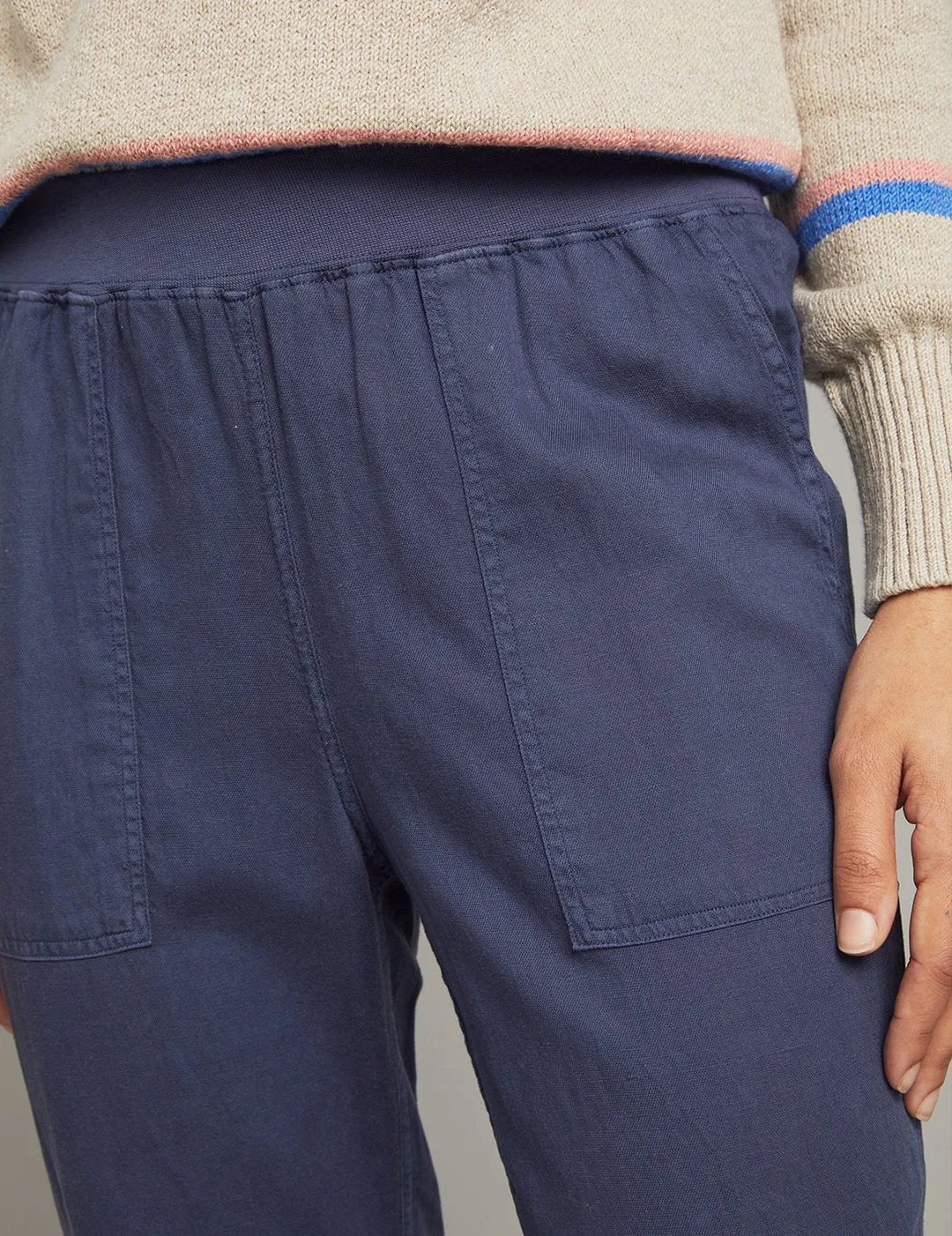 Arlie Day Pant in Navy