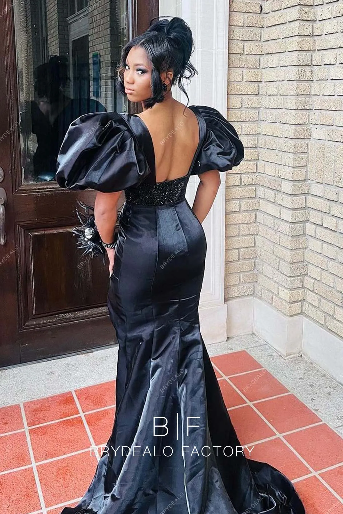 Black Satin Puff Sleeves V-neck Mermaid Slit Prom Evening Gown