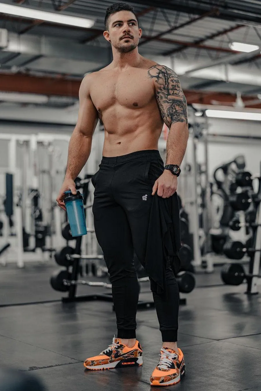 Matrix Tapered Joggers - Black